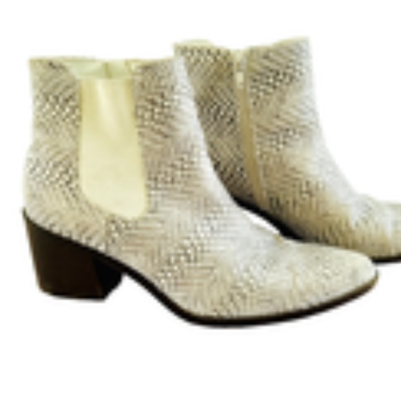 The Limited Kiki 8.5 Snakeskin Print Chelsea Booties Ankle Boots Block Heel - Picture 2 of 8